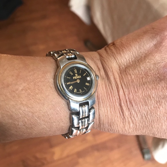 Beautiful Fendi 5ATM with serial number authentic - Picture 12 of 16